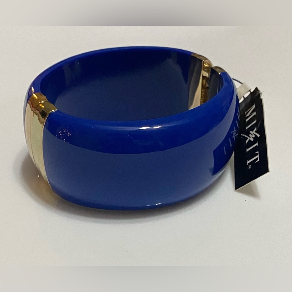 Bold hinge bangle by Mixit